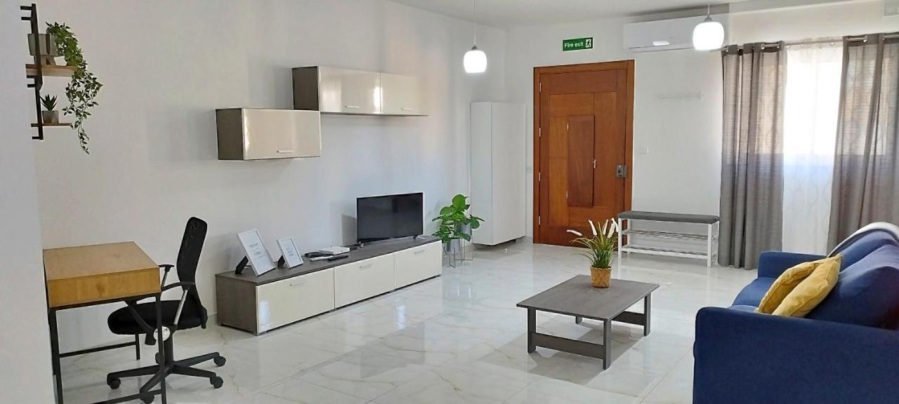 Large And Modern Apartment In The Centre Of Malta Mosta Exterior foto